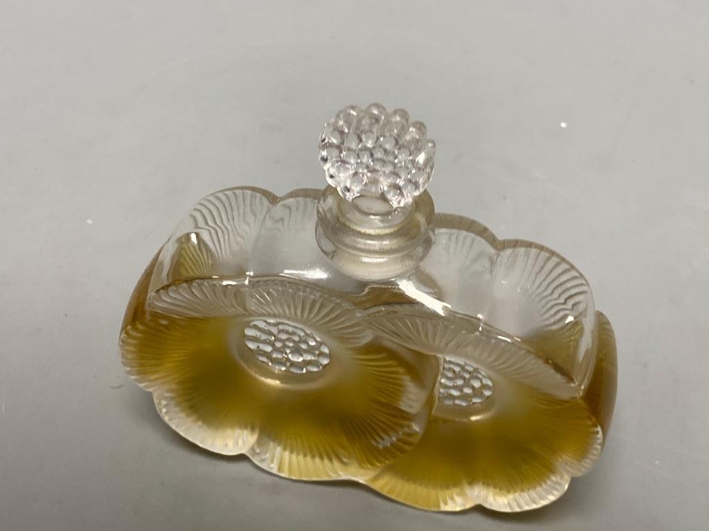 A Lalique Deux Fleurs scent bottle